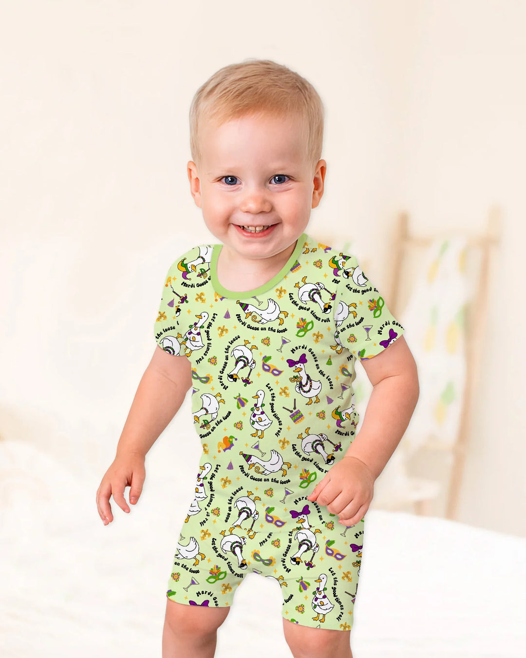 Template Zweiteiliges Pyjama-Set mit kurzen Ärmeln und Shorts