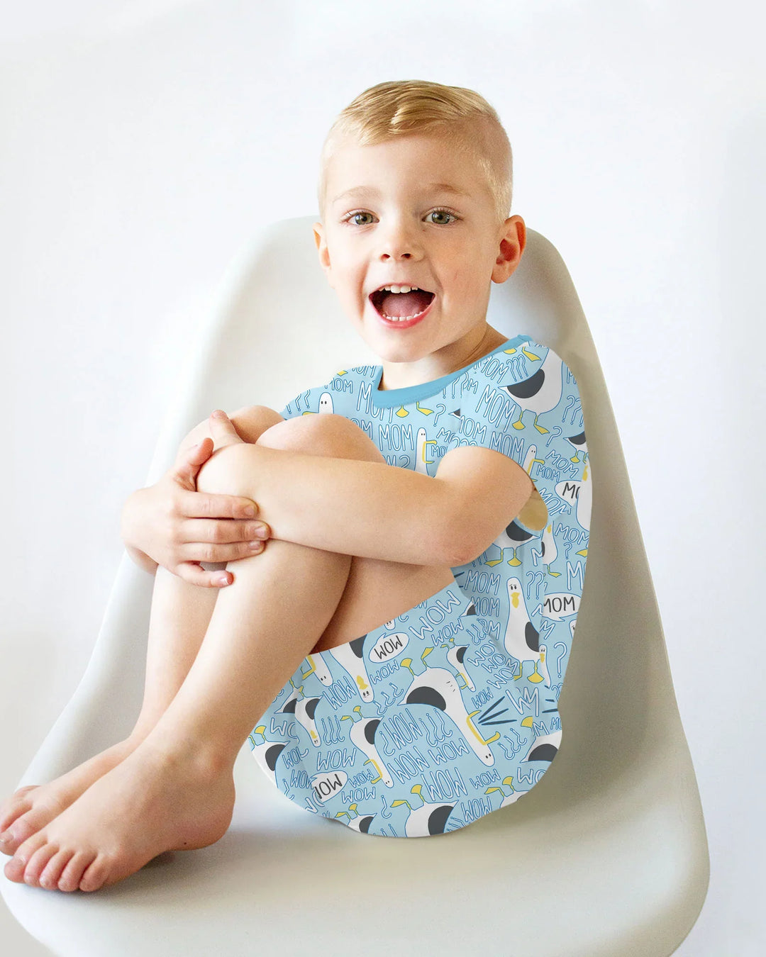 Template Zweiteiliges Pyjama-Set mit kurzen Ärmeln und Shorts