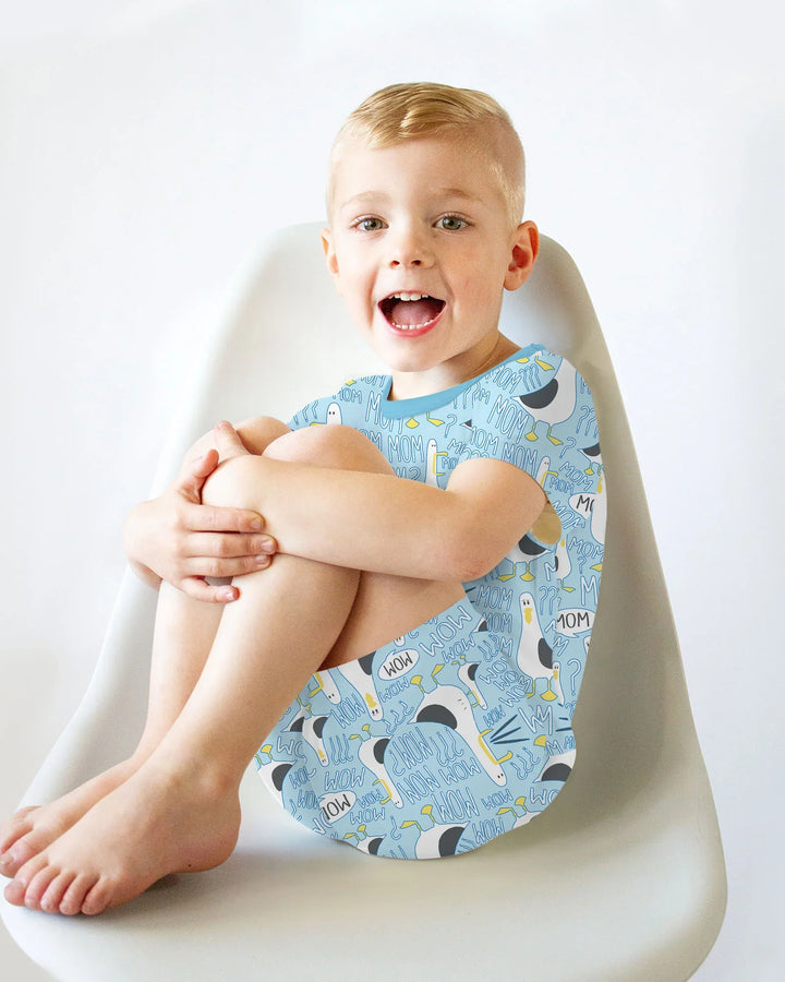 Template Zweiteiliges Pyjama-Set mit kurzen Ärmeln und Shorts