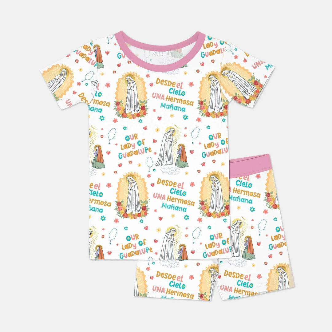 Template Zweiteiliges Pyjama-Set mit kurzen Ärmeln und Shorts