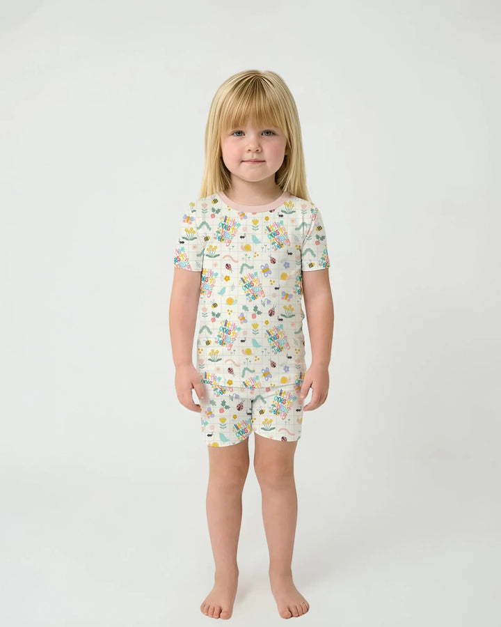 Template Zweiteiliges Pyjama-Set mit kurzen Ärmeln und Shorts