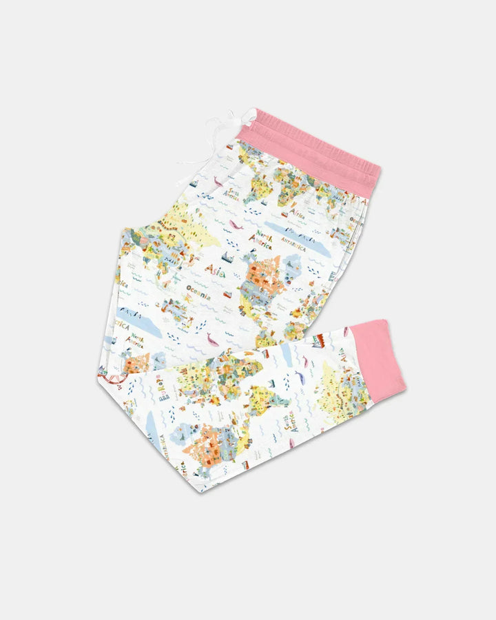 Pyjama-Set für Damen aus Bambus mit passendem Familienmotiv und verspielter Weltkarte