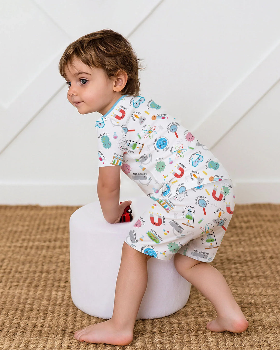 Template Zweiteiliges Pyjama-Set mit kurzen Ärmeln und Shorts