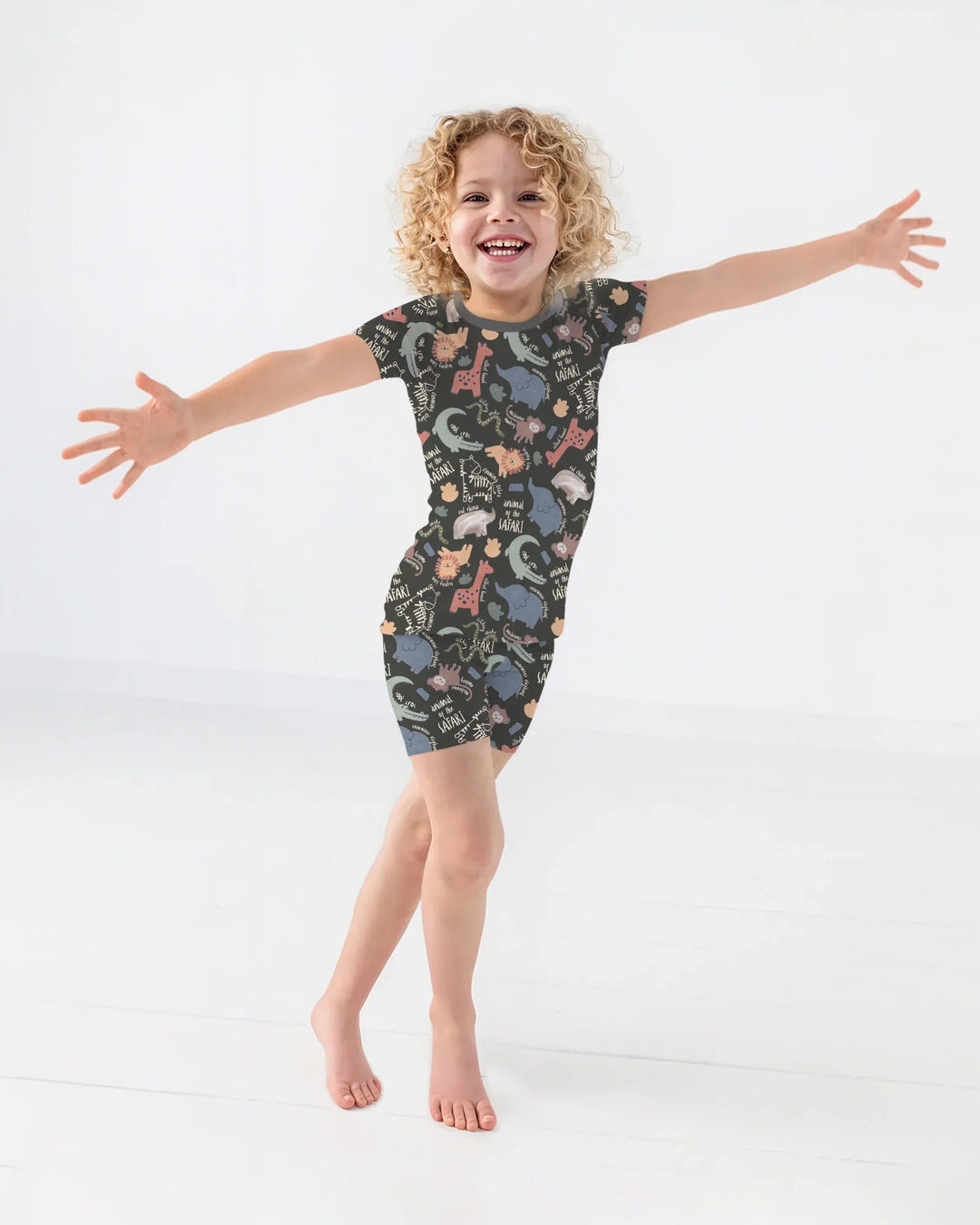 Template Zweiteiliges Pyjama-Set mit kurzen Ärmeln und Shorts