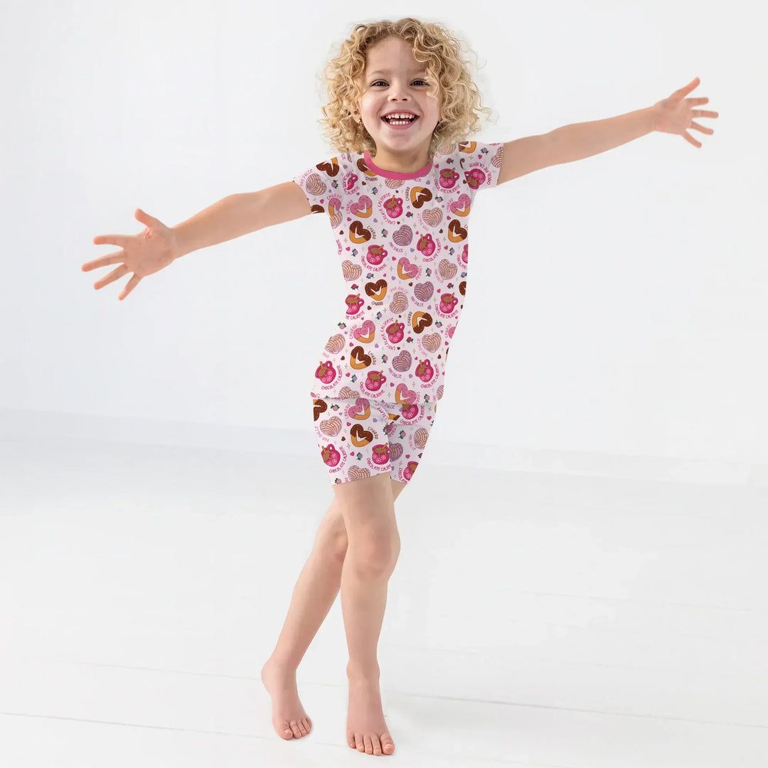 Template Zweiteiliges Pyjama-Set mit kurzen Ärmeln und Shorts