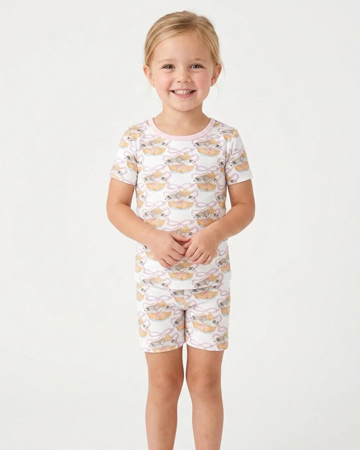 Template Zweiteiliges Pyjama-Set mit kurzen Ärmeln und Shorts