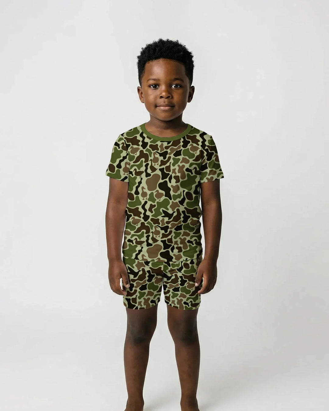 Template Zweiteiliges Pyjama-Set mit kurzen Ärmeln und Shorts