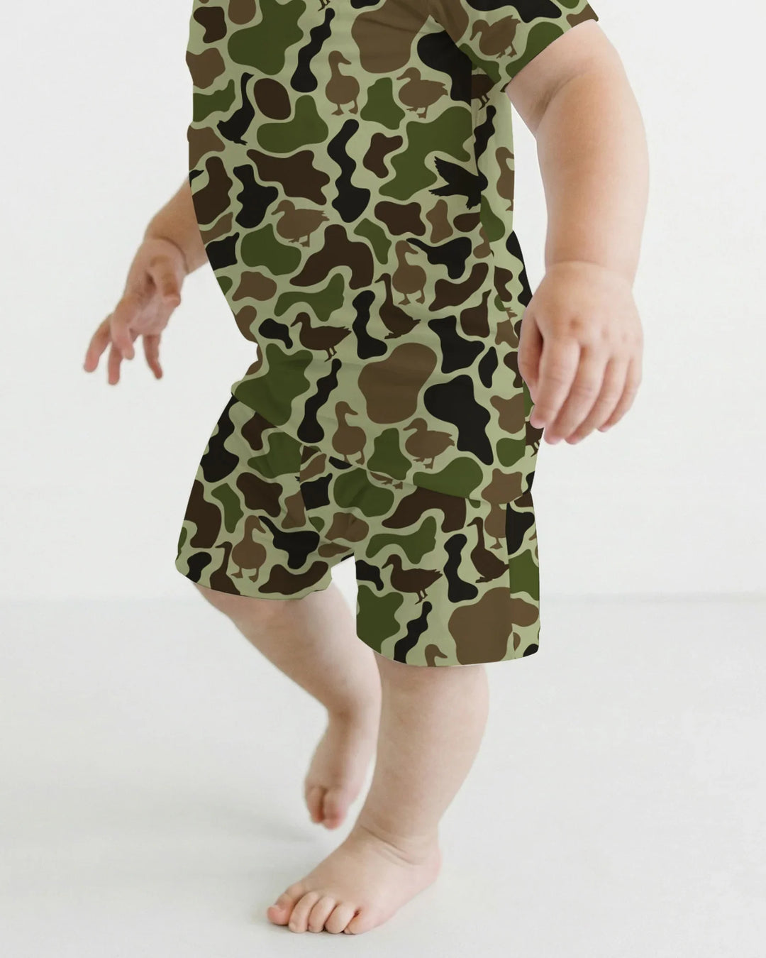 Template Zweiteiliges Pyjama-Set mit kurzen Ärmeln und Shorts