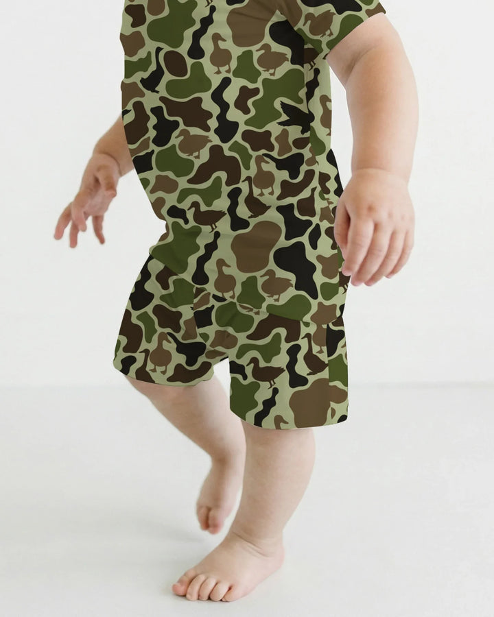 Template Zweiteiliges Pyjama-Set mit kurzen Ärmeln und Shorts