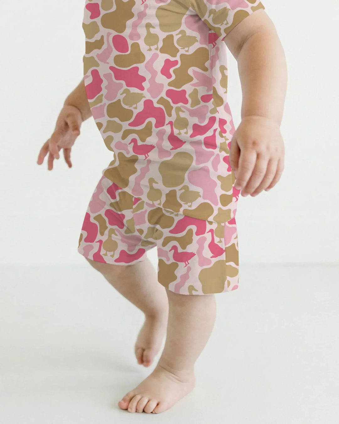 Template Zweiteiliges Pyjama-Set mit kurzen Ärmeln und Shorts