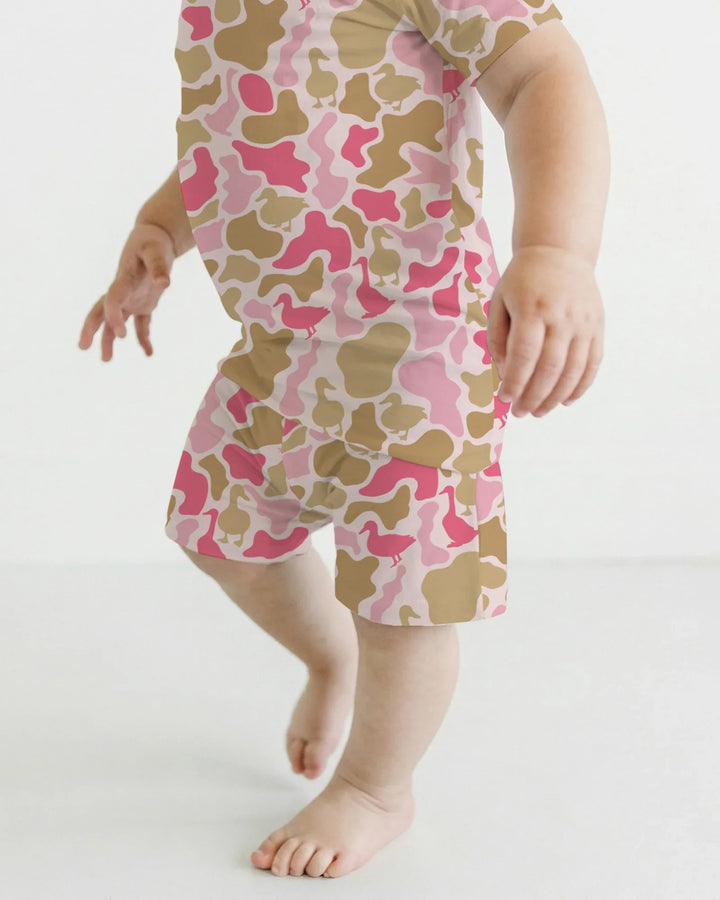 Template Zweiteiliges Pyjama-Set mit kurzen Ärmeln und Shorts