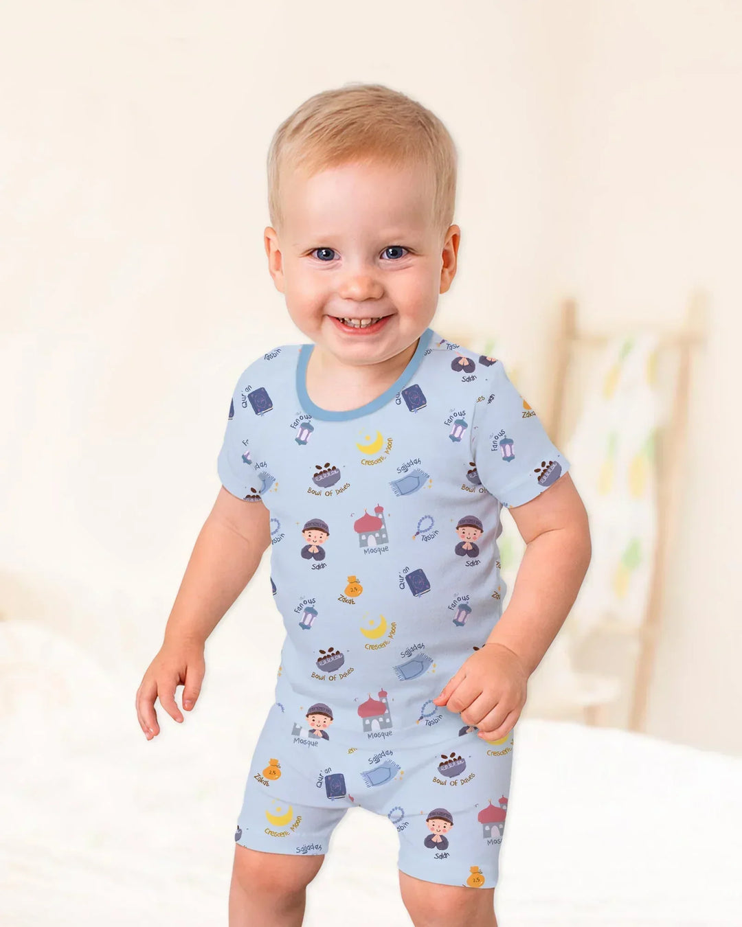Template Zweiteiliges Pyjama-Set mit kurzen Ärmeln und Shorts