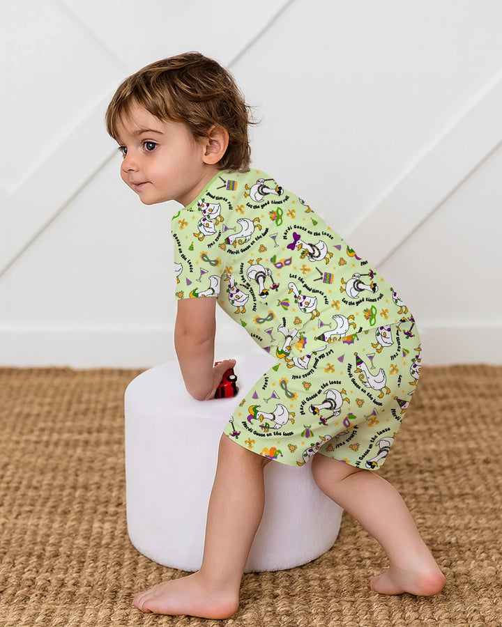 Template Zweiteiliges Pyjama-Set mit kurzen Ärmeln und Shorts