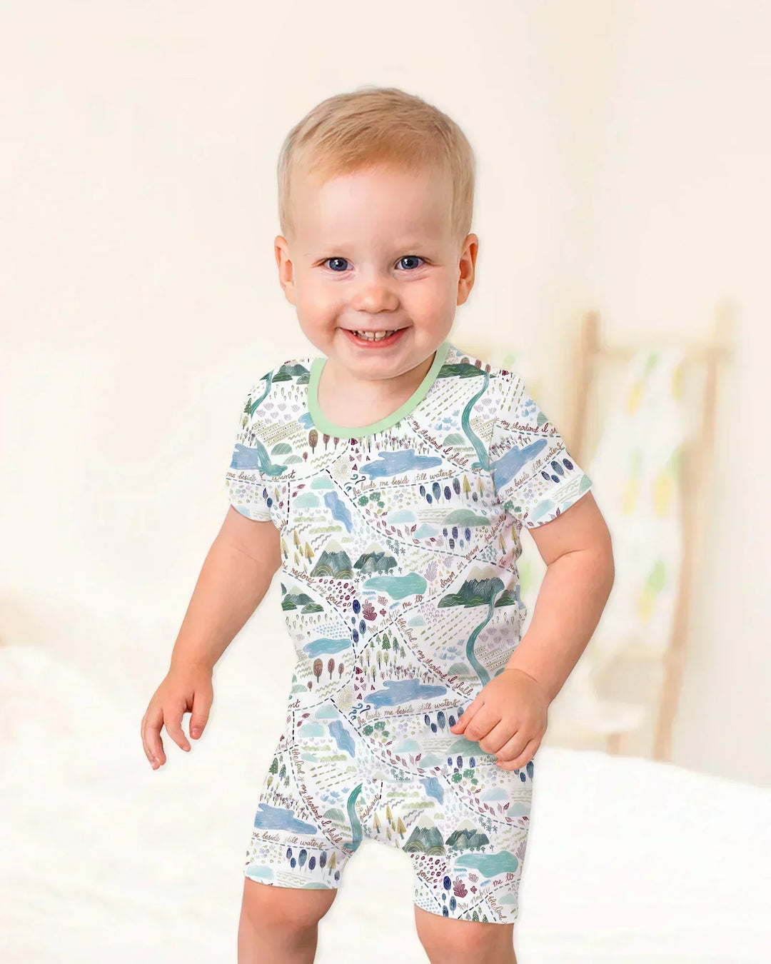 Template Zweiteiliges Pyjama-Set mit kurzen Ärmeln und Shorts