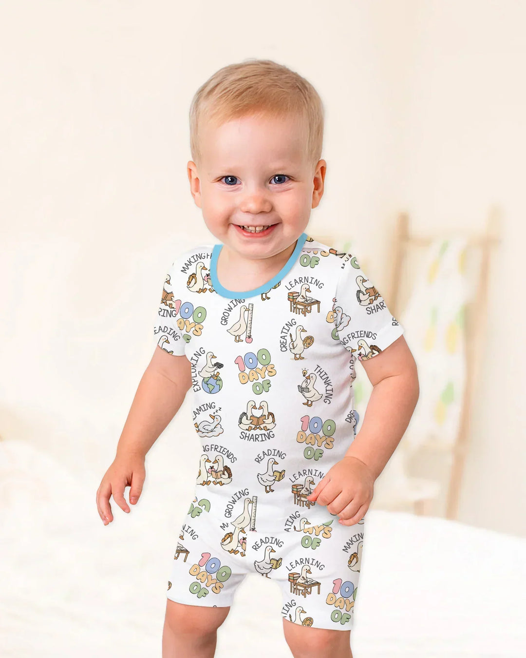 Template Zweiteiliges Pyjama-Set mit kurzen Ärmeln und Shorts