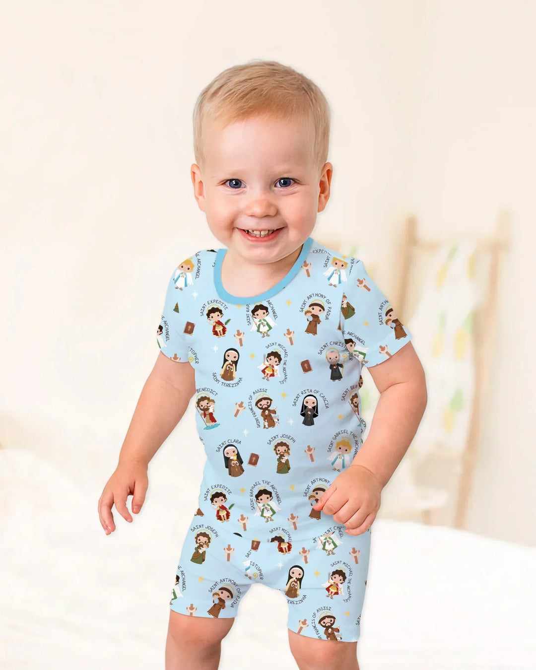 Template Zweiteiliges Pyjama-Set mit kurzen Ärmeln und Shorts
