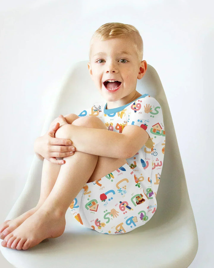 Template Zweiteiliges Pyjama-Set mit kurzen Ärmeln und Shorts