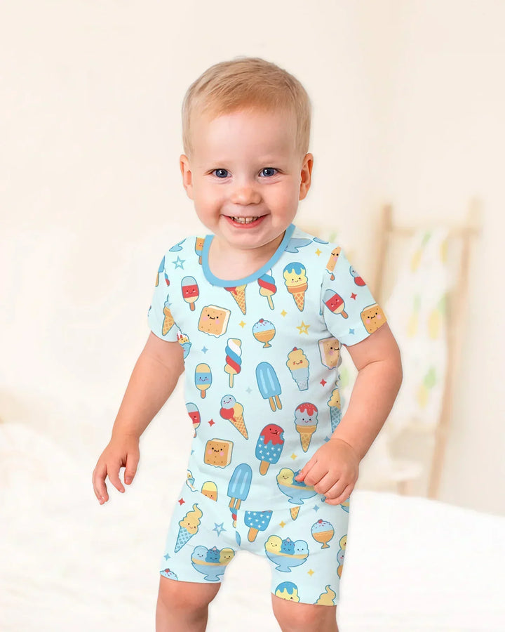 Template Zweiteiliges Pyjama-Set mit kurzen Ärmeln und Shorts