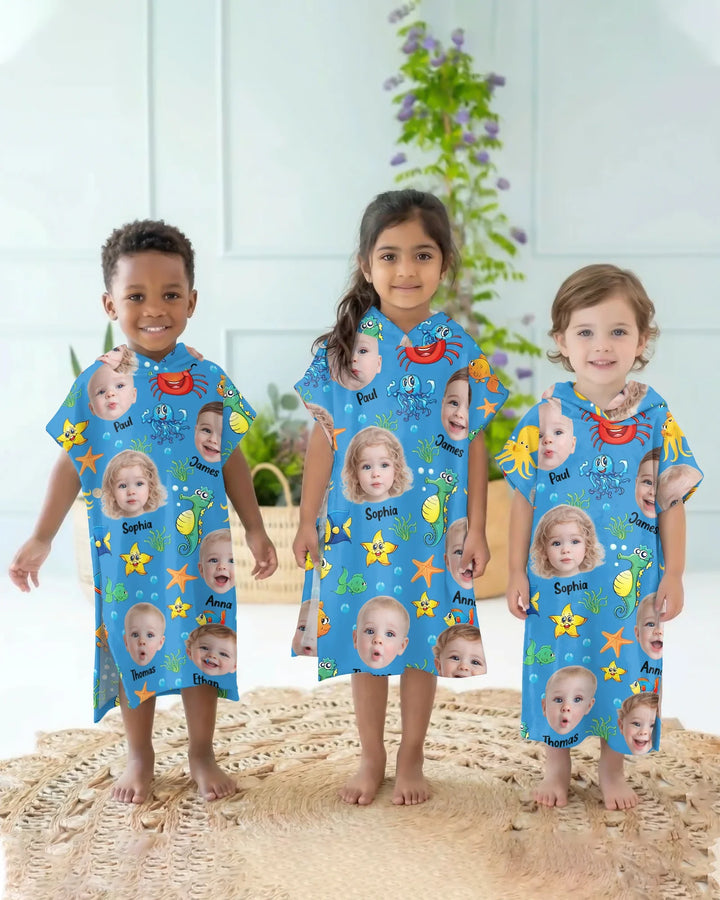 Individuelles Foto Süßes Kindergesicht Aquarell Meerestiere Sommerlicher Bambus-Badeponcho