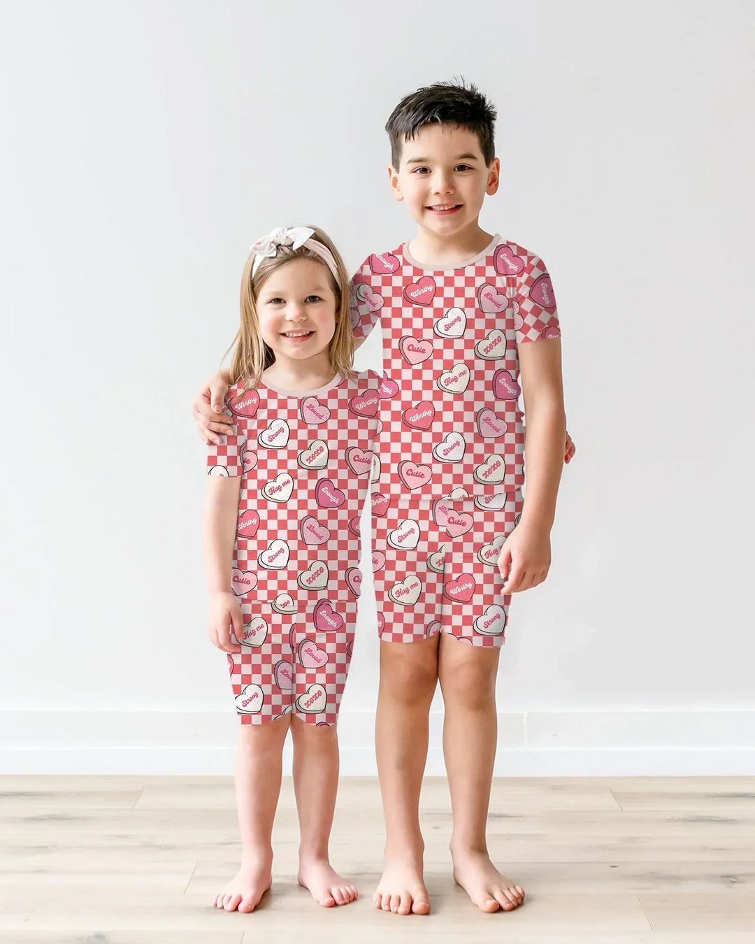 Template Zweiteiliges Pyjama-Set mit kurzen Ärmeln und Shorts