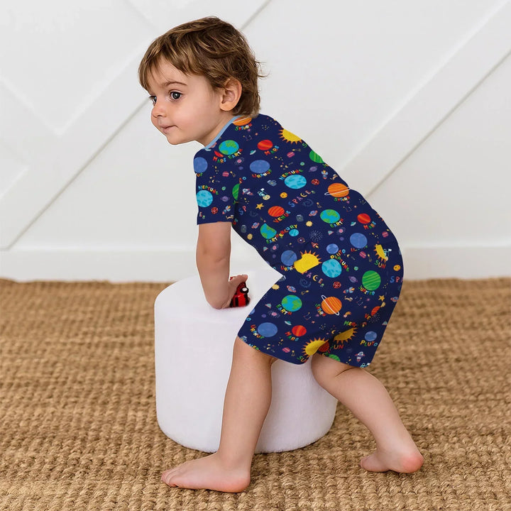 Template Zweiteiliges Pyjama-Set mit kurzen Ärmeln und Shorts