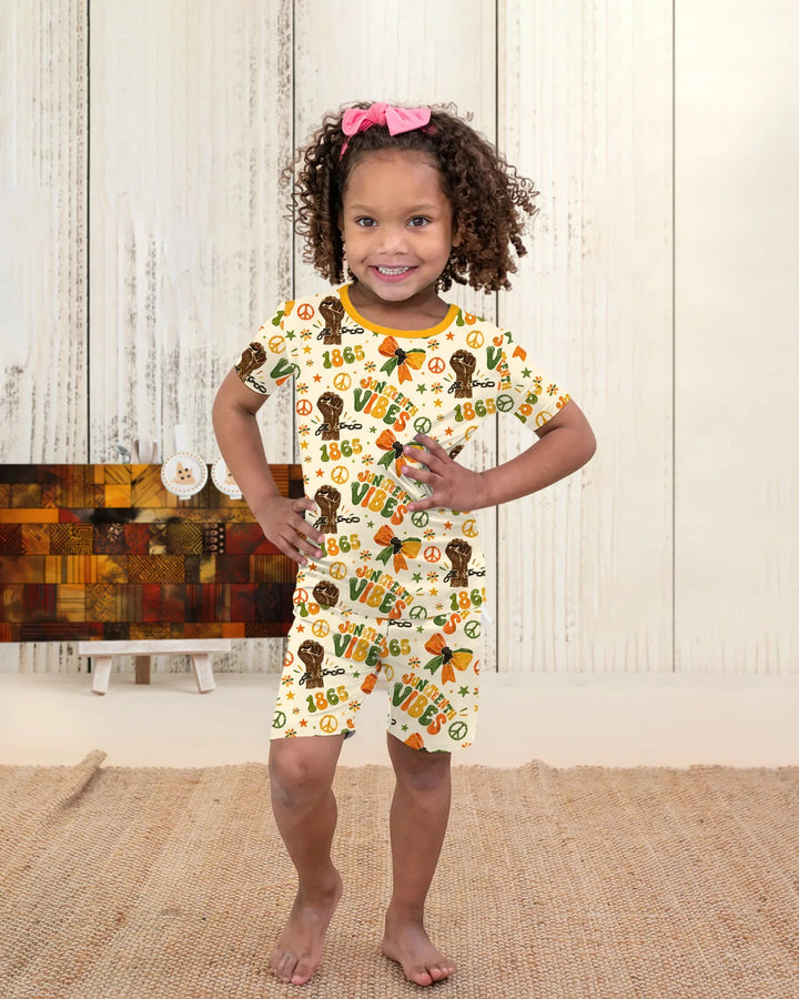 Template Zweiteiliges Pyjama-Set mit kurzen Ärmeln und Shorts