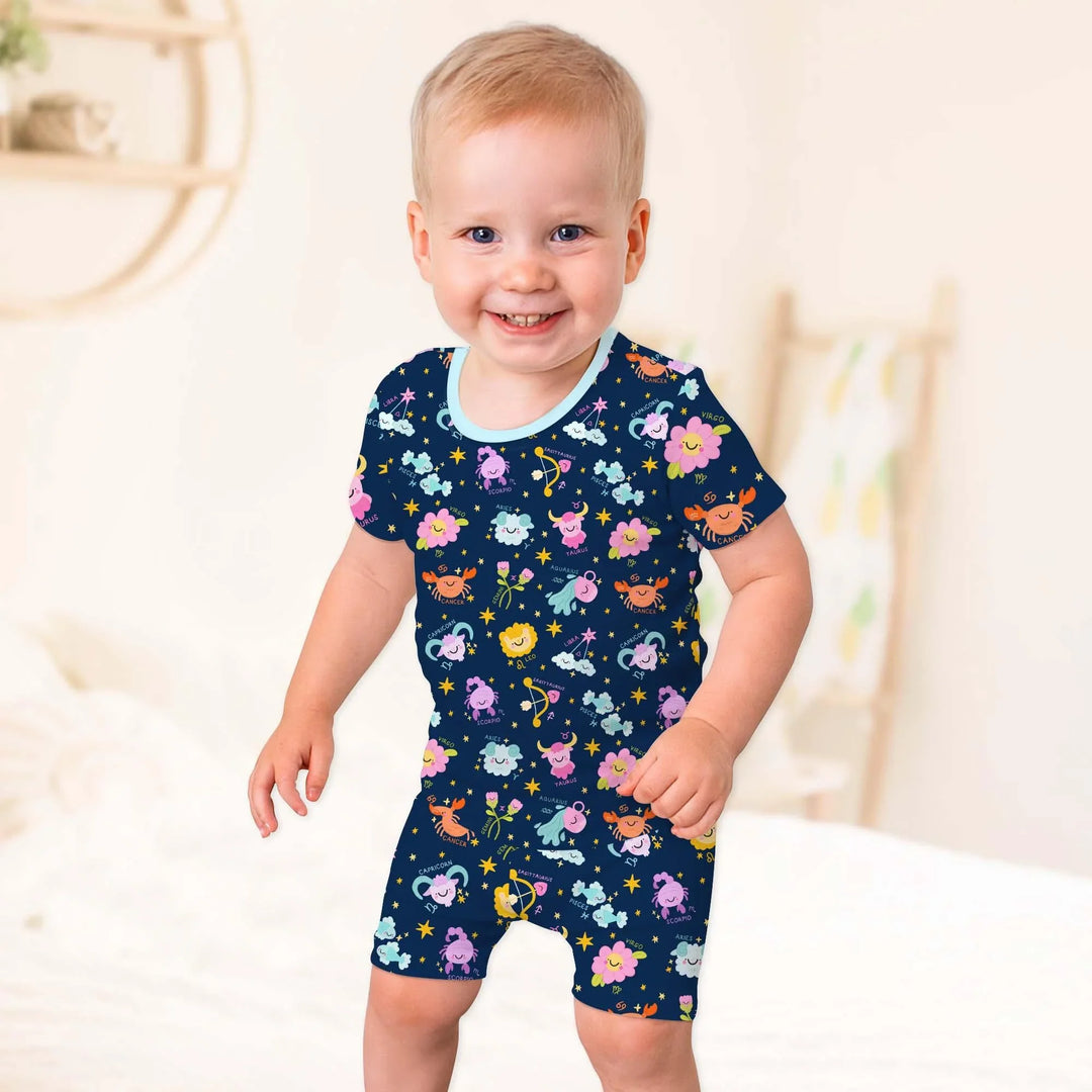 Zweiteiliges Pyjama-Set mit kurzen Ärmeln und Shorts im Sommer-Design