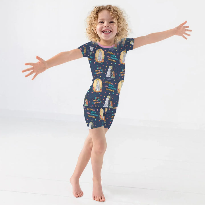 Template Zweiteiliges Pyjama-Set mit kurzen Ärmeln und Shorts