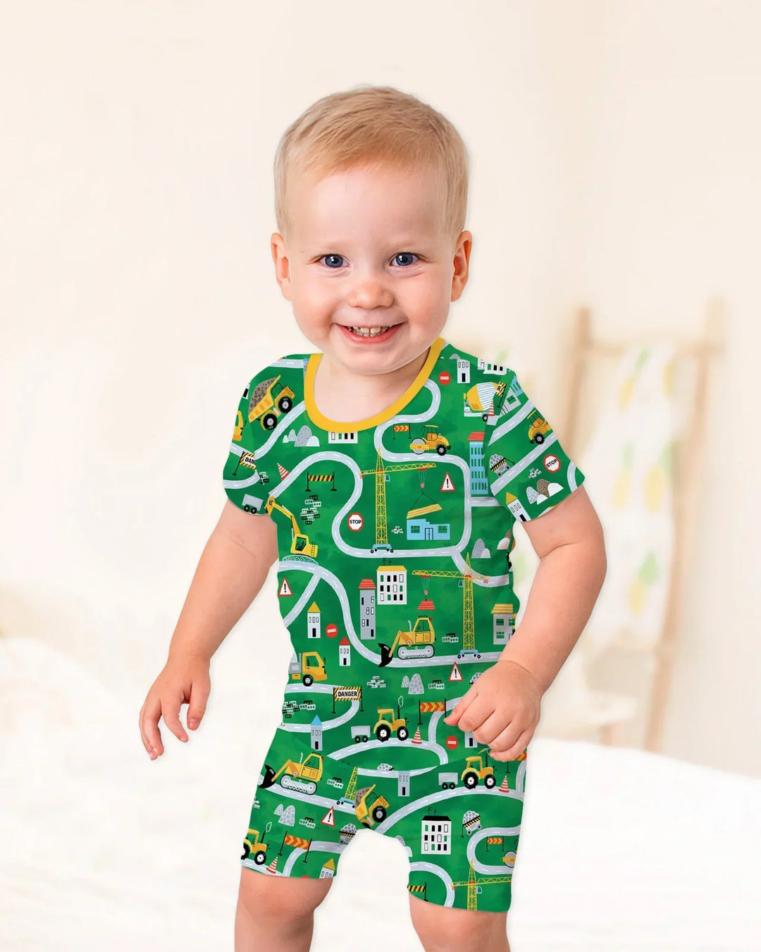 Template Zweiteiliges Pyjama-Set mit kurzen Ärmeln und Shorts