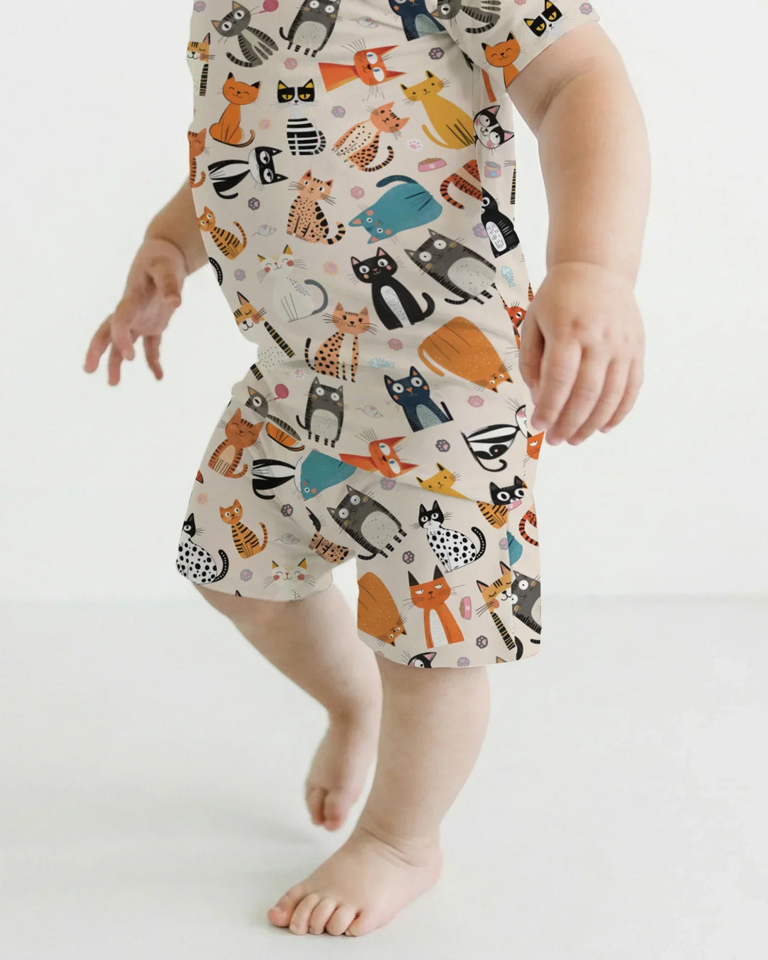Template Zweiteiliges Pyjama-Set mit kurzen Ärmeln und Shorts