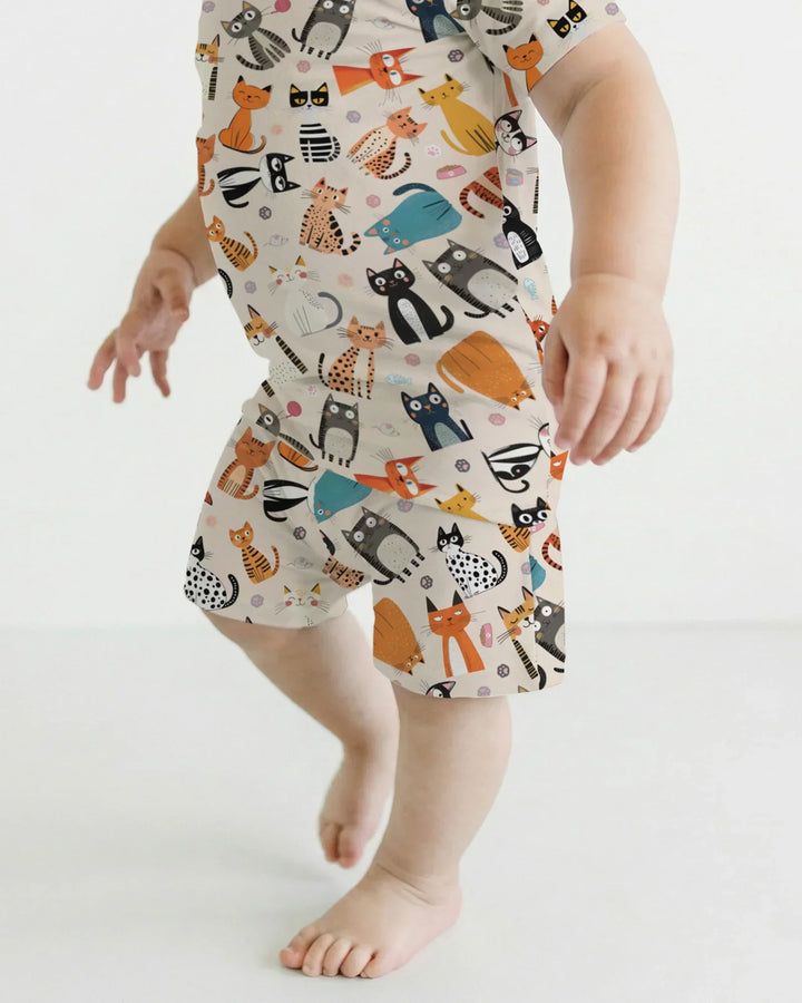 Template Zweiteiliges Pyjama-Set mit kurzen Ärmeln und Shorts