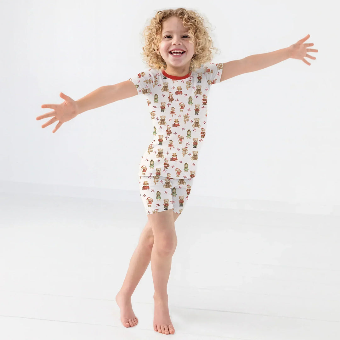 Template Zweiteiliges Pyjama-Set mit kurzen Ärmeln und Shorts