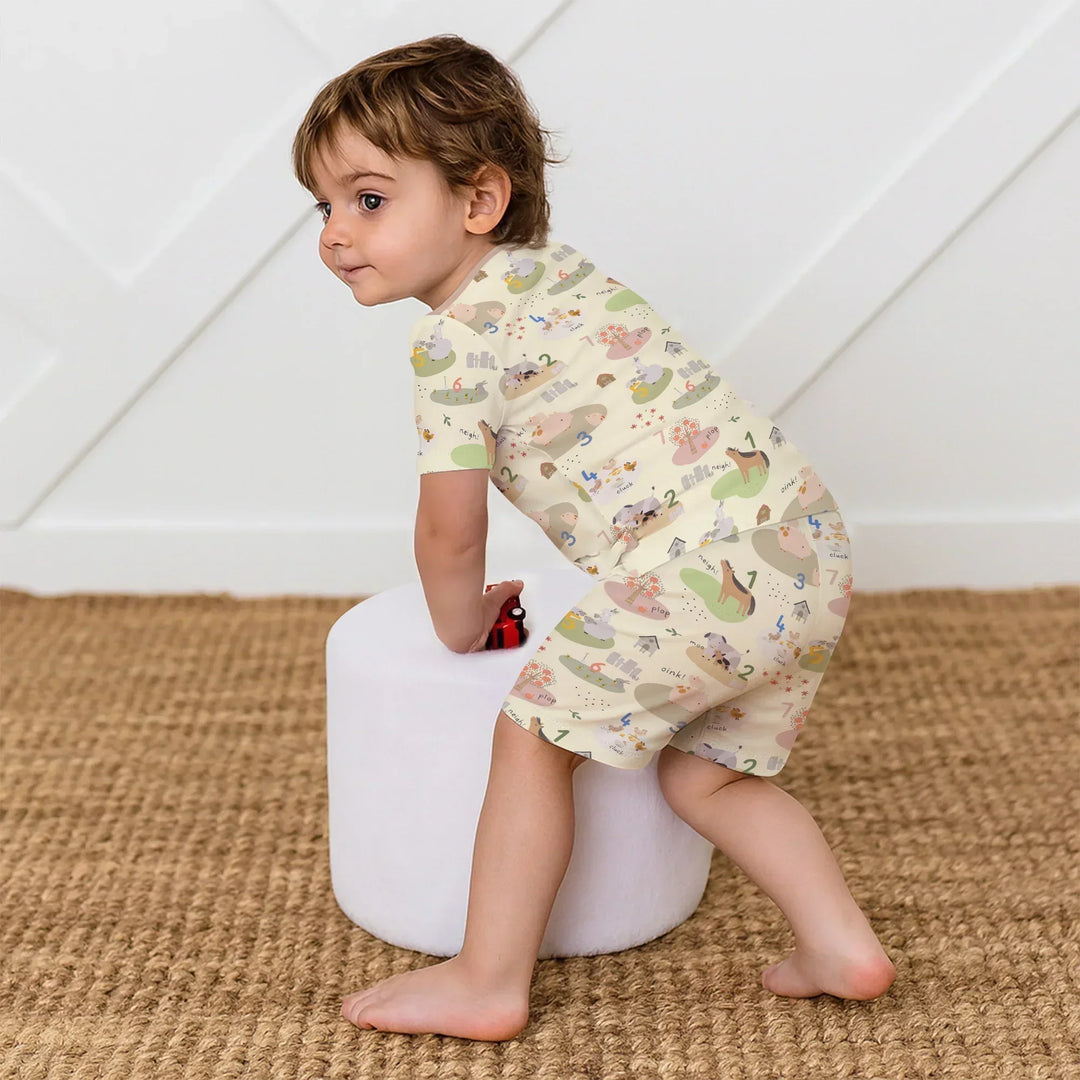 Template Zweiteiliges Pyjama-Set mit kurzen Ärmeln und Shorts