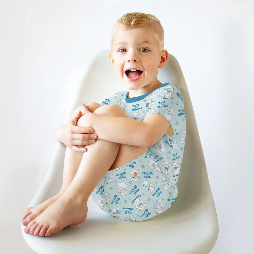 Template Zweiteiliges Pyjama-Set mit kurzen Ärmeln und Shorts