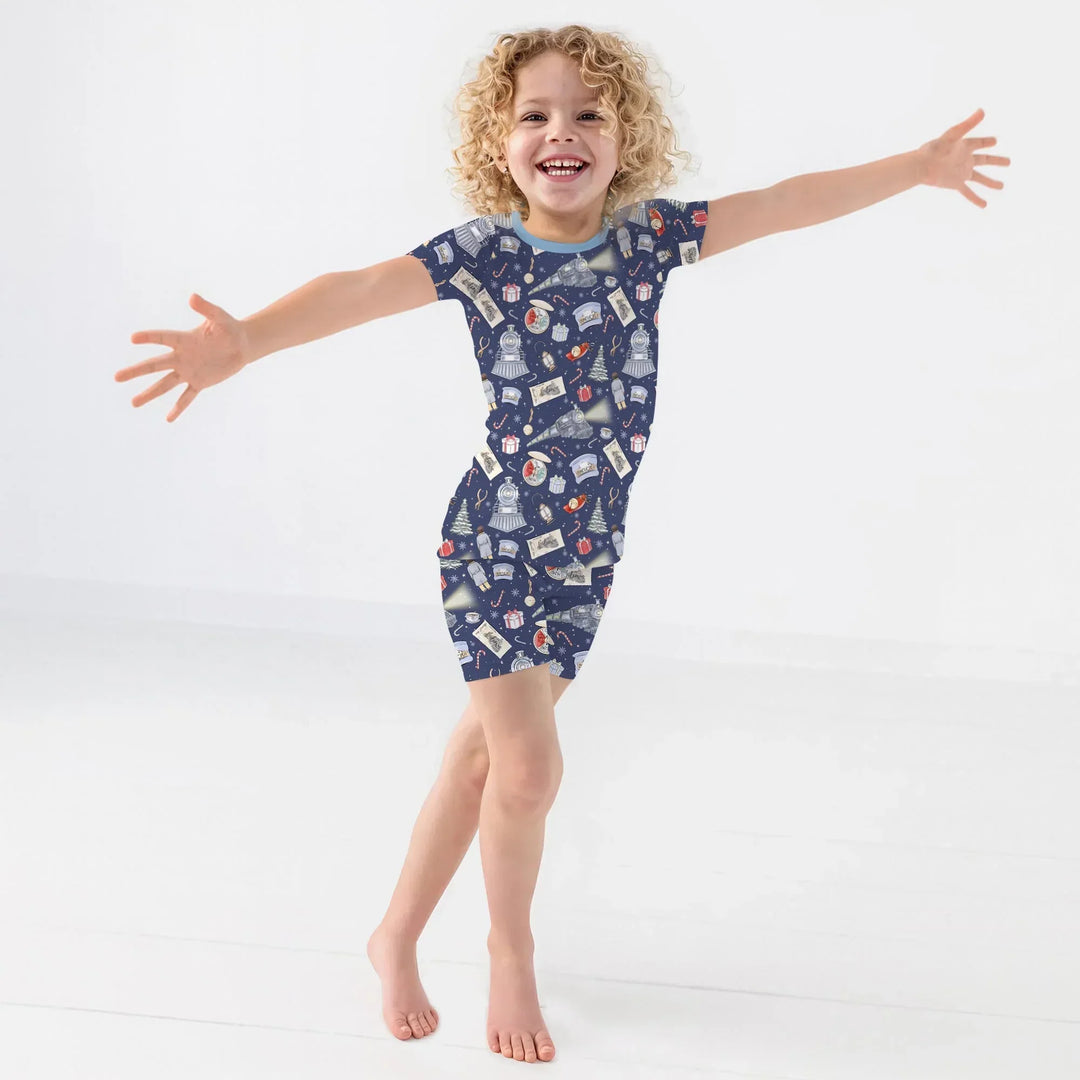 Zweiteiliges Pyjama-Set mit kurzen Ärmeln und Shorts im Sommer-Design