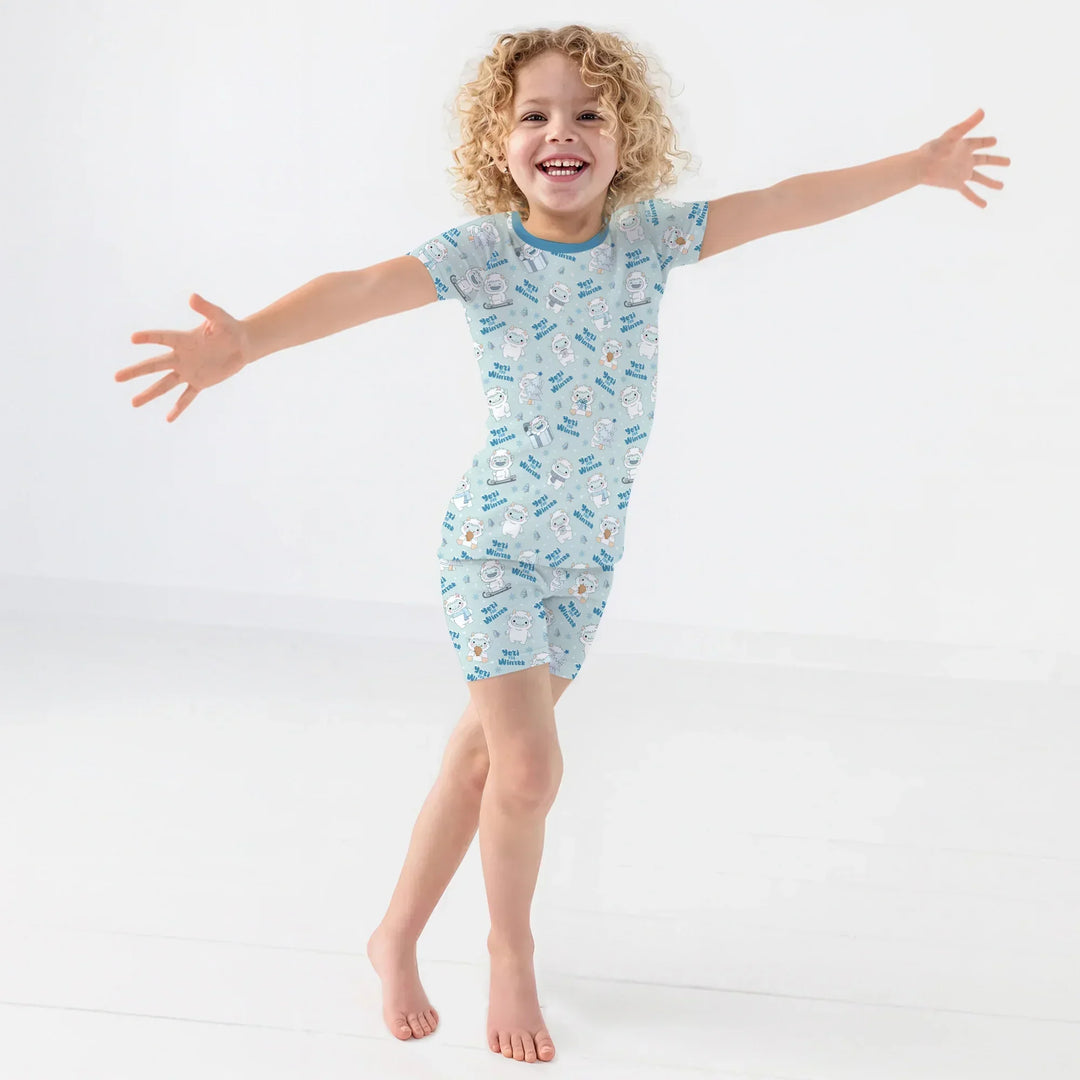 Template Zweiteiliges Pyjama-Set mit kurzen Ärmeln und Shorts