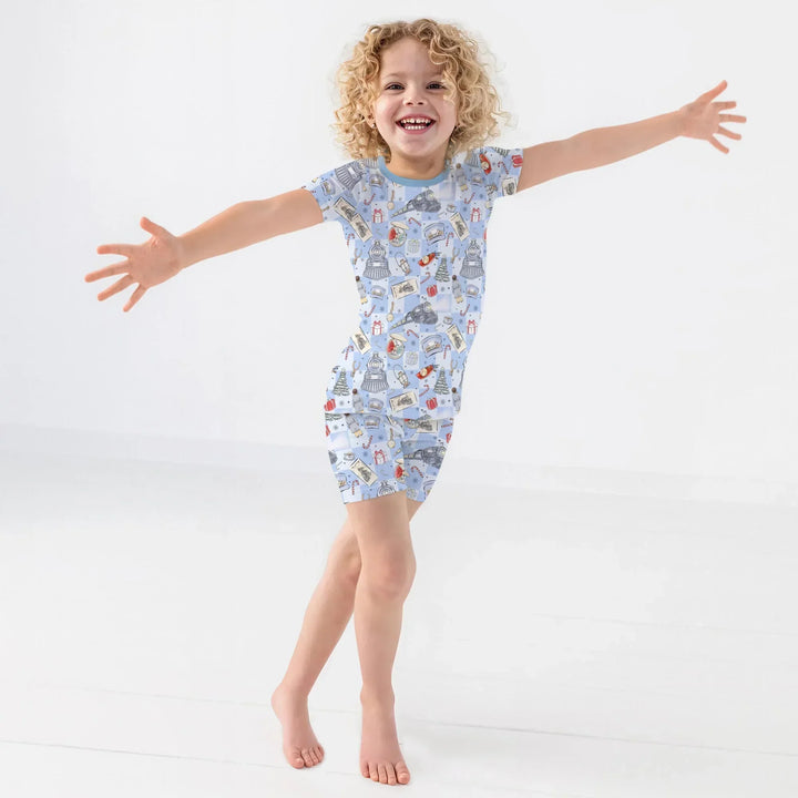 Zweiteiliges Pyjama-Set mit kurzen Ärmeln und Shorts im Sommer-Design
