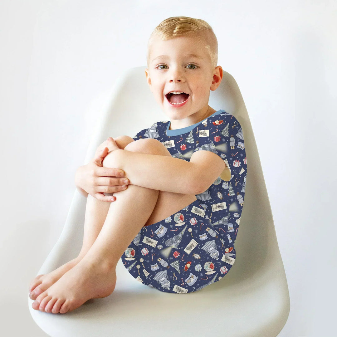 Zweiteiliges Pyjama-Set mit kurzen Ärmeln und Shorts im Sommer-Design