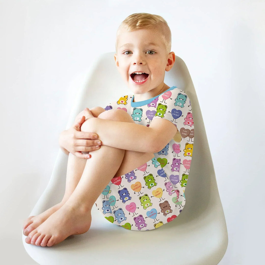 Template Zweiteiliges Pyjama-Set mit kurzen Ärmeln und Shorts