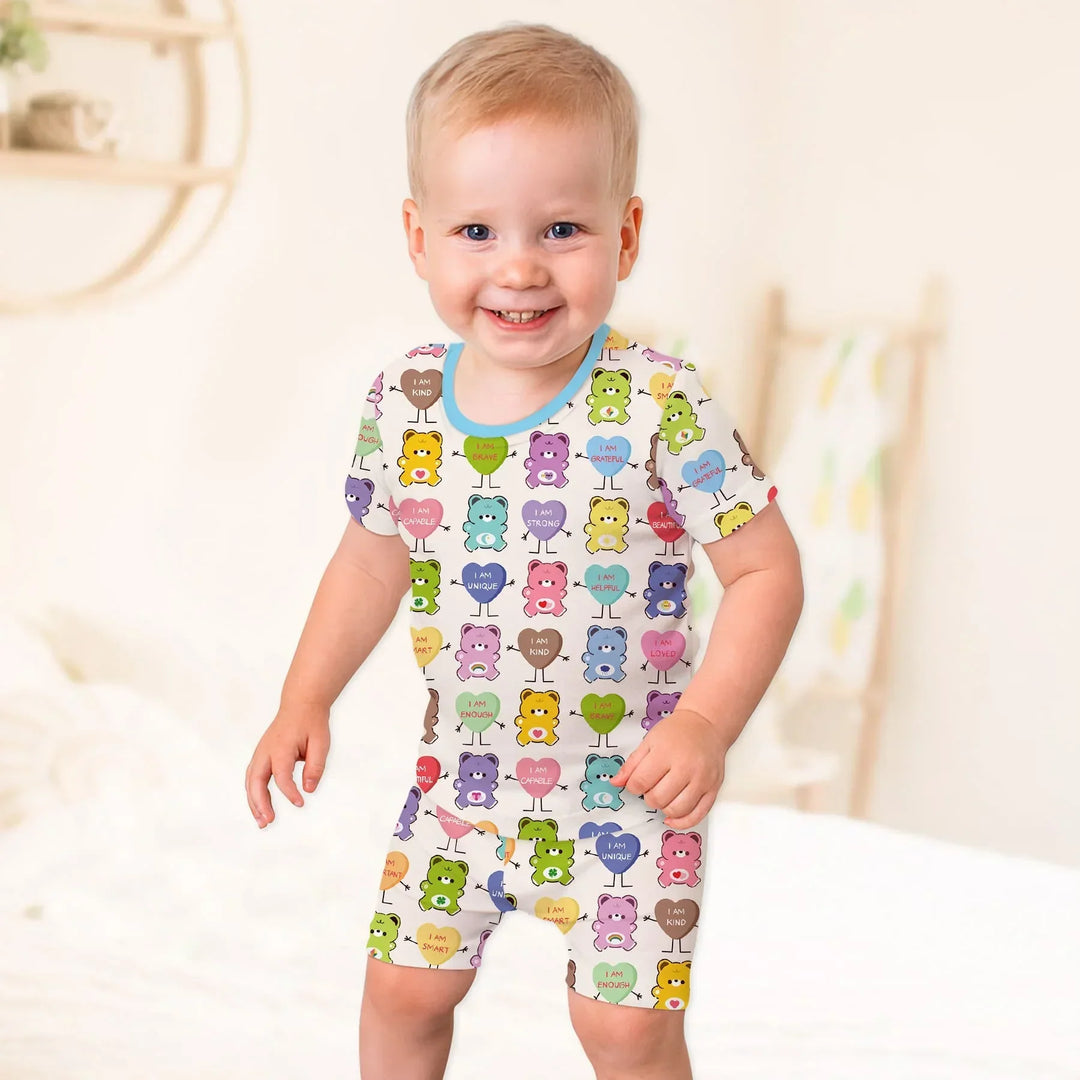 Template Zweiteiliges Pyjama-Set mit kurzen Ärmeln und Shorts