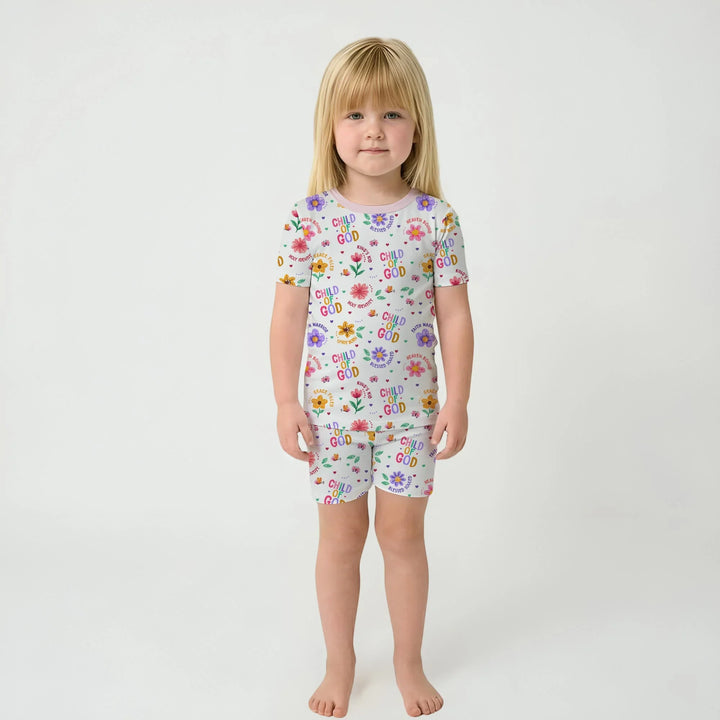 Template Zweiteiliges Pyjama-Set mit kurzen Ärmeln und Shorts
