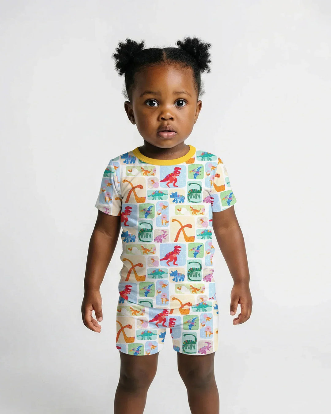 Template Zweiteiliges Pyjama-Set mit kurzen Ärmeln und Shorts