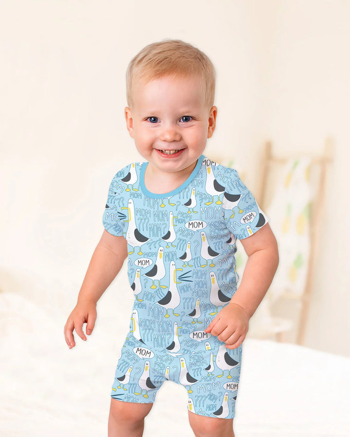 Template Zweiteiliges Pyjama-Set mit kurzen Ärmeln und Shorts