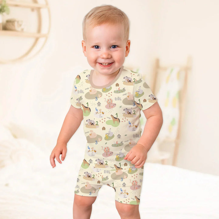 Template Zweiteiliges Pyjama-Set mit kurzen Ärmeln und Shorts