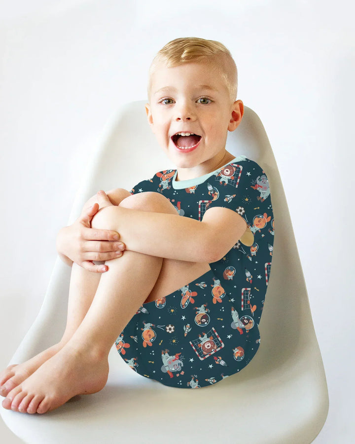 Zweiteiliges Pyjama-Set mit kurzen Ärmeln und Shorts im Sommer-Design