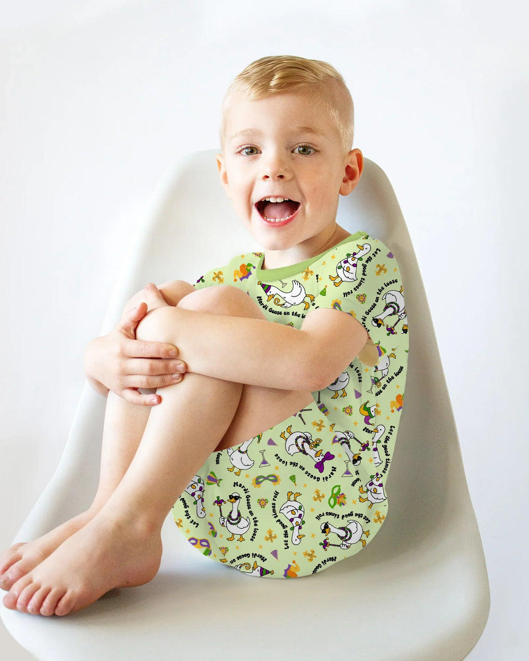 Template Zweiteiliges Pyjama-Set mit kurzen Ärmeln und Shorts