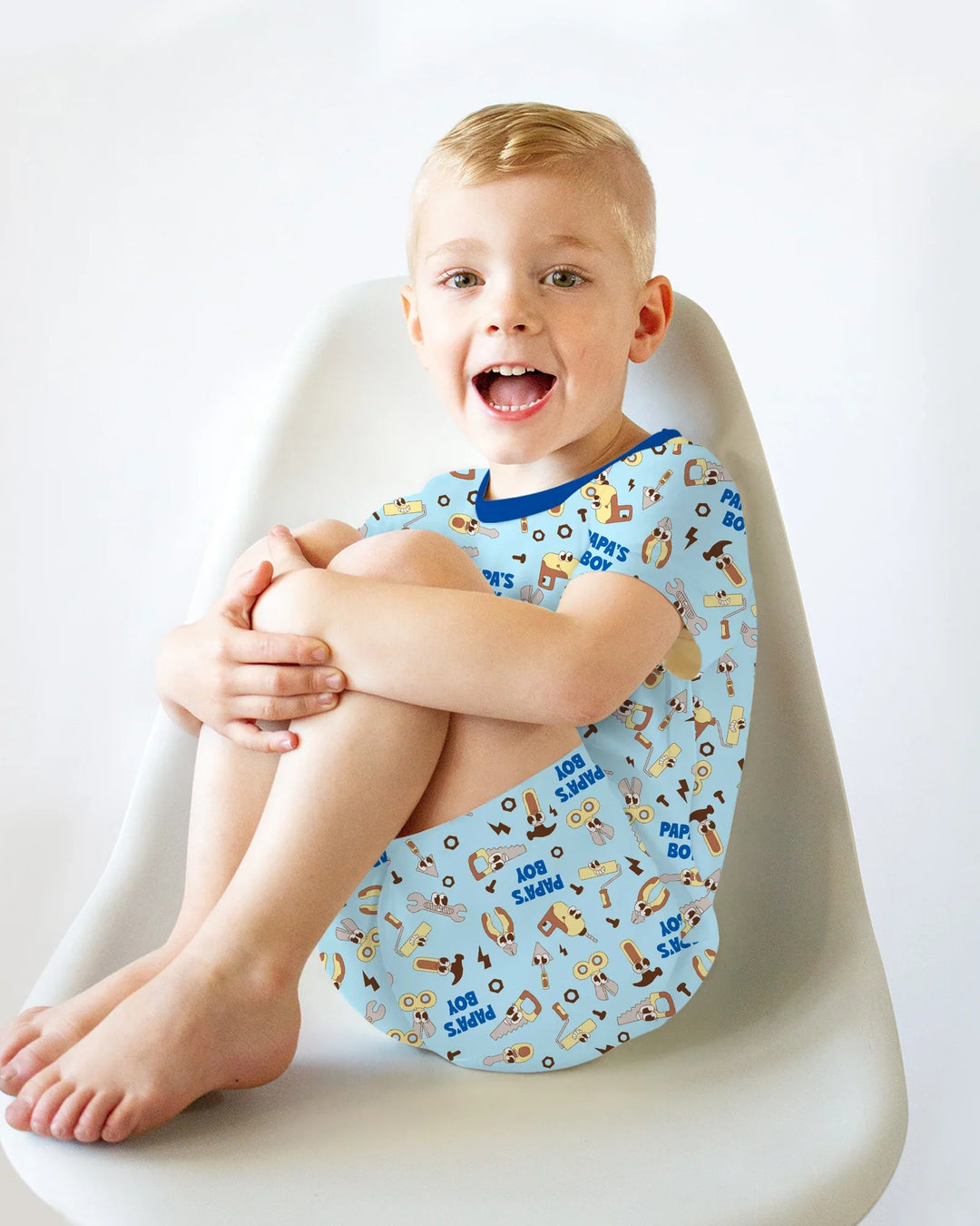 Template Zweiteiliges Pyjama-Set mit kurzen Ärmeln und Shorts