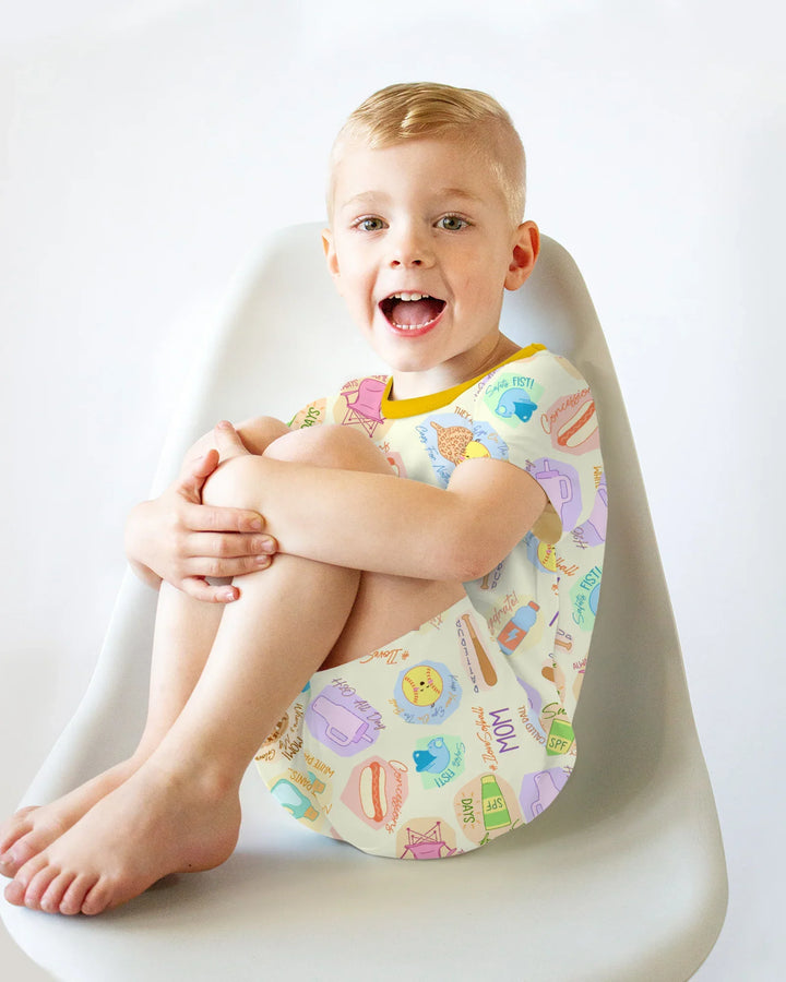 Template Zweiteiliges Pyjama-Set mit kurzen Ärmeln und Shorts