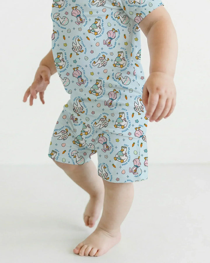 Template Zweiteiliges Pyjama-Set mit kurzen Ärmeln und Shorts