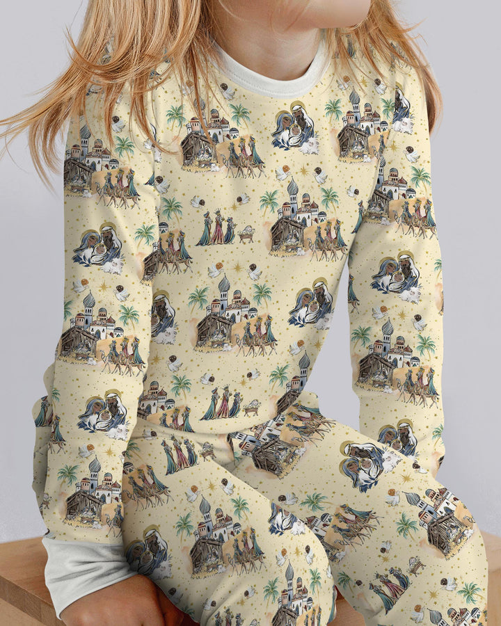 Zweiteiliges Langarm-Pyjama-Set mit Sommerfrüchten